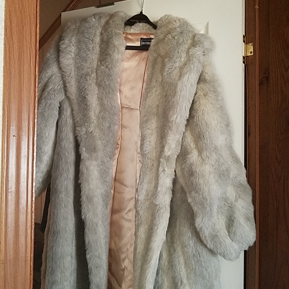 Fur coat - Picture 1 of 3